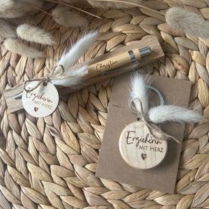 Geschenk Set „Erzieherin mit Herz | Erzieher mit Herz“ personalisiert | Kugelschreiber & Schlüsselanhänger
