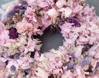 Door wreath or table wreath made of dried flowers, stabilized hydrangeas.