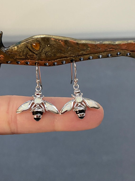 Pair of 925 Sterling Silver Bumble Bee Minimal Stud Earrings With White CZ Wings Pair of 925 Sterling Silver Bumble Bee Minimal Stud Earrings With White CZ Wings