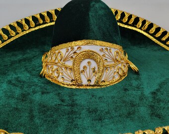 Sombrero Mexicano De Lujo Con Color De La Bandera Mexicana Sobre Fondo Blanco Image194428274