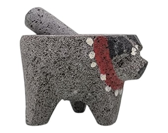 Molcajete mexicano auténtico: mortero y maja de roca volcánica