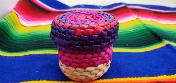 wholesale mini straw palm   colorful jewerly  basket hand made in mexico with lid 2.46 " 2.33"  free shipping