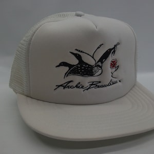 Archie Beaulieu 96 Script Artist Loon Birds Poppy Hat Vintage White Snapback Trucker Cap