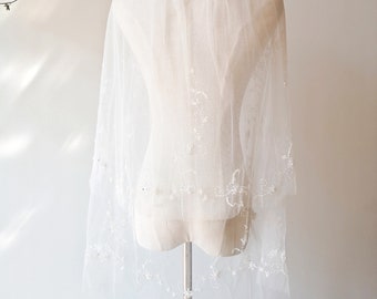 Delicate Beaded Edge Fingertip Veil with comb, Ivory / Off White Double 2 Layer Wedding Veil
