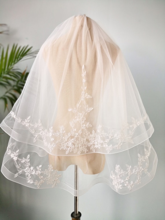 Two-tier Horsehair Trim Fingertip Veil With Comb, off White  display picture 3