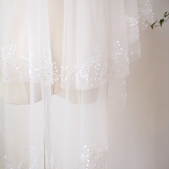 Beautiful Beaded Edge Fingertip Veil With Comb, off White 2  display picture 2