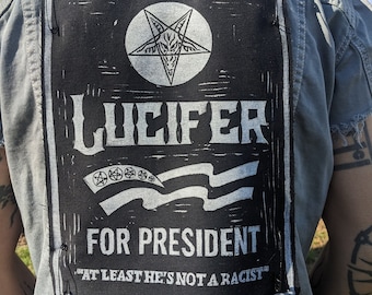 Lucifer för presidenten rygglapp antirasistisk satanist blocktryck punk lapp