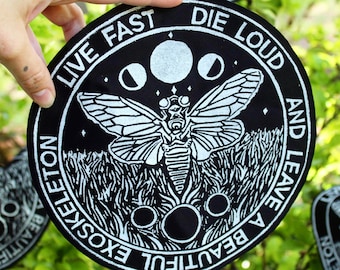 Cicada Back Patch, "Vivi velocemente, muori rumorosamente e lascia un bellissimo esoscheletro"