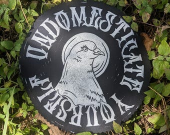Naszywka na plecy z napisem „Undomesticate Yourself Feral Pigeon Back”