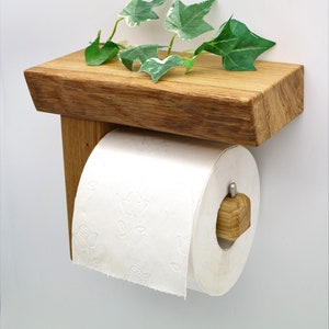 Toilettenpapierhalter Cultus aus Eichenholz oder Nussbaum Eiche mit Baumkante