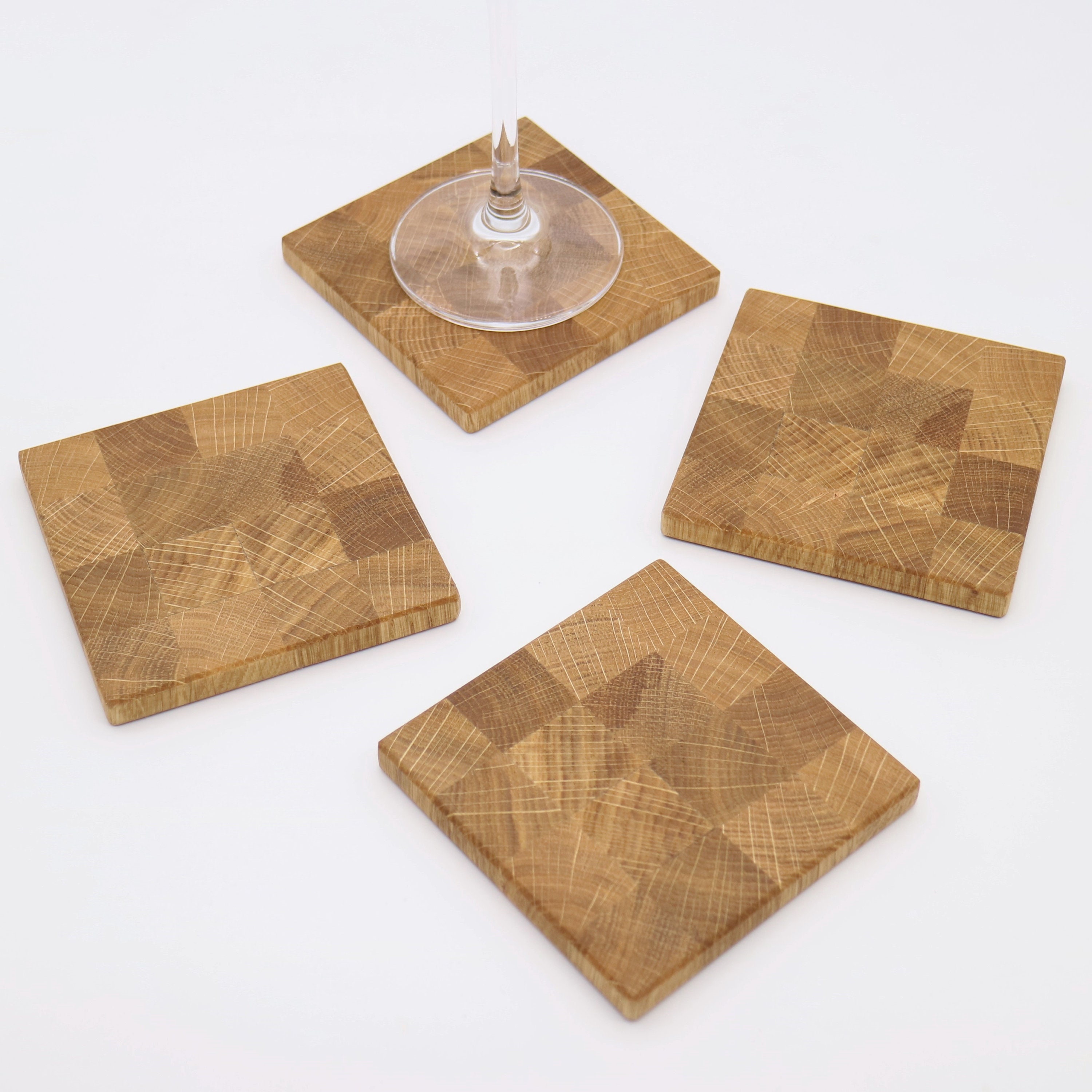 Sottobicchiere COASTER in legno con venature fini