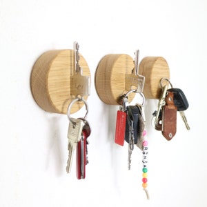 Magnetic holder SILVANA made of wood