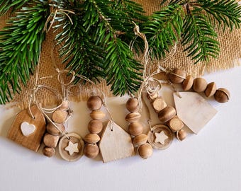 10 decorazioni natalizie in legno naturale da appendere all'albero.