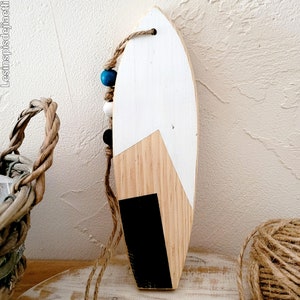 Surf décoration, petite planche de surf en bois noir et blanc à accrocher, déco bord de mer.