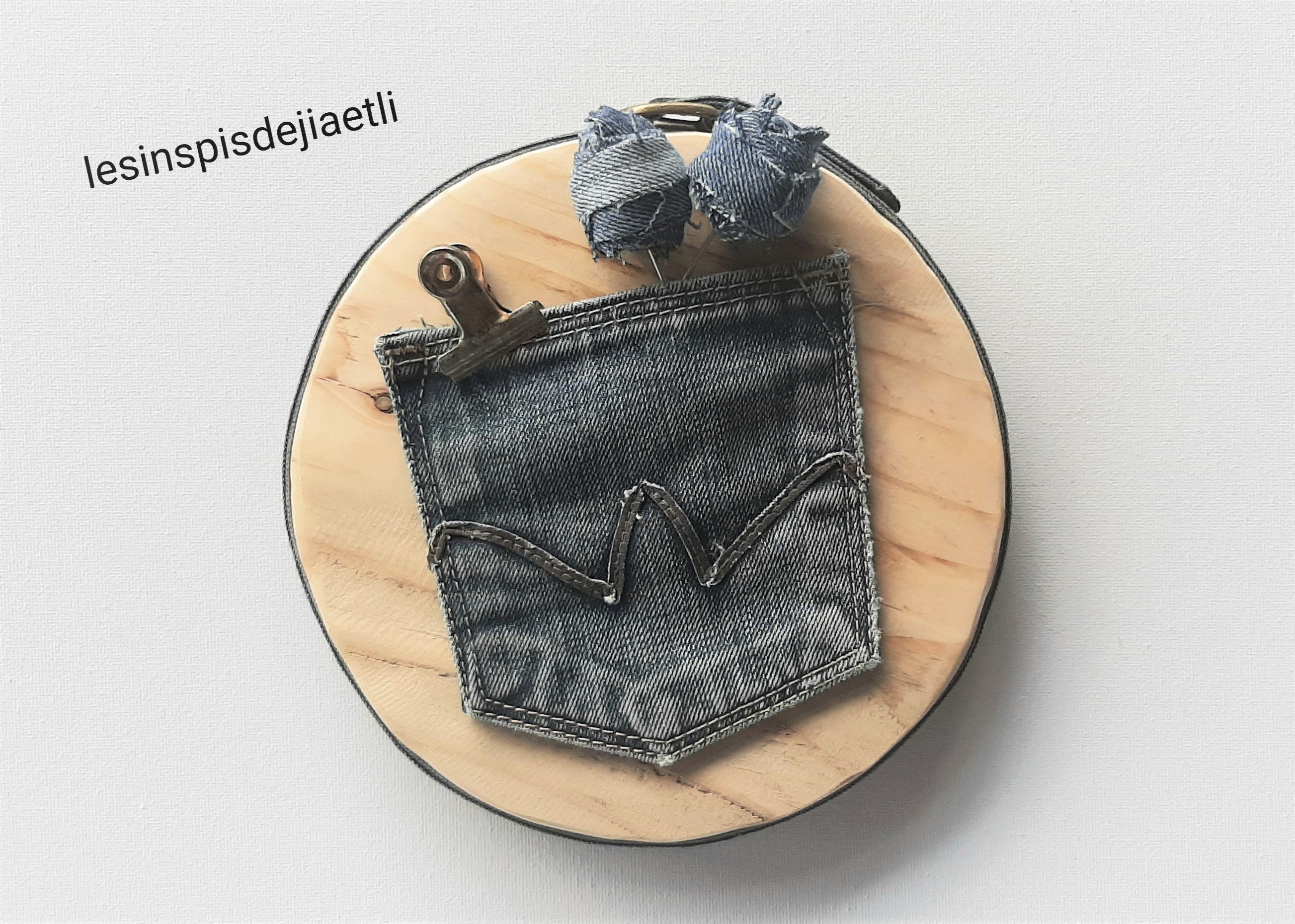 Tableau Mural en Bois et Jean. Petit Tableau Rond Recyclé Pour La Maison. Zéro Déchet Déco