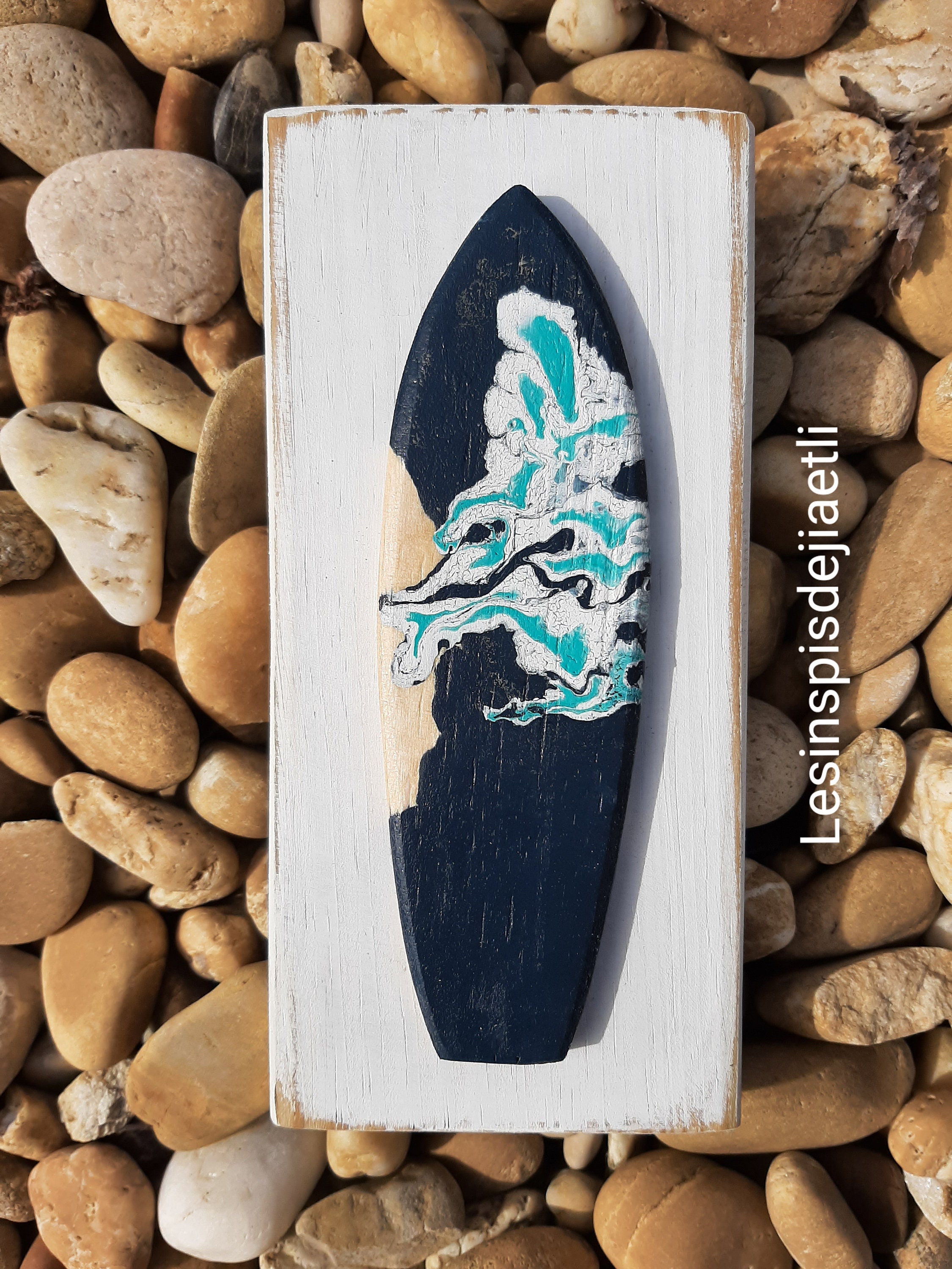 Planche de Surf en Bois Déco, Décor Mural Recyclé, Motif Vagues, Ornement Surf, Style Marin.