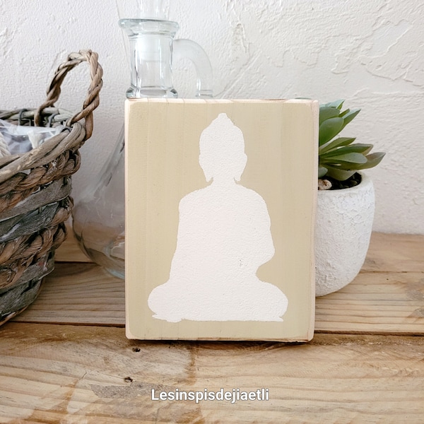 Petit tableau Bouddha en bois recyclé blanc et beige, décoration murale Bouddha minimaliste.