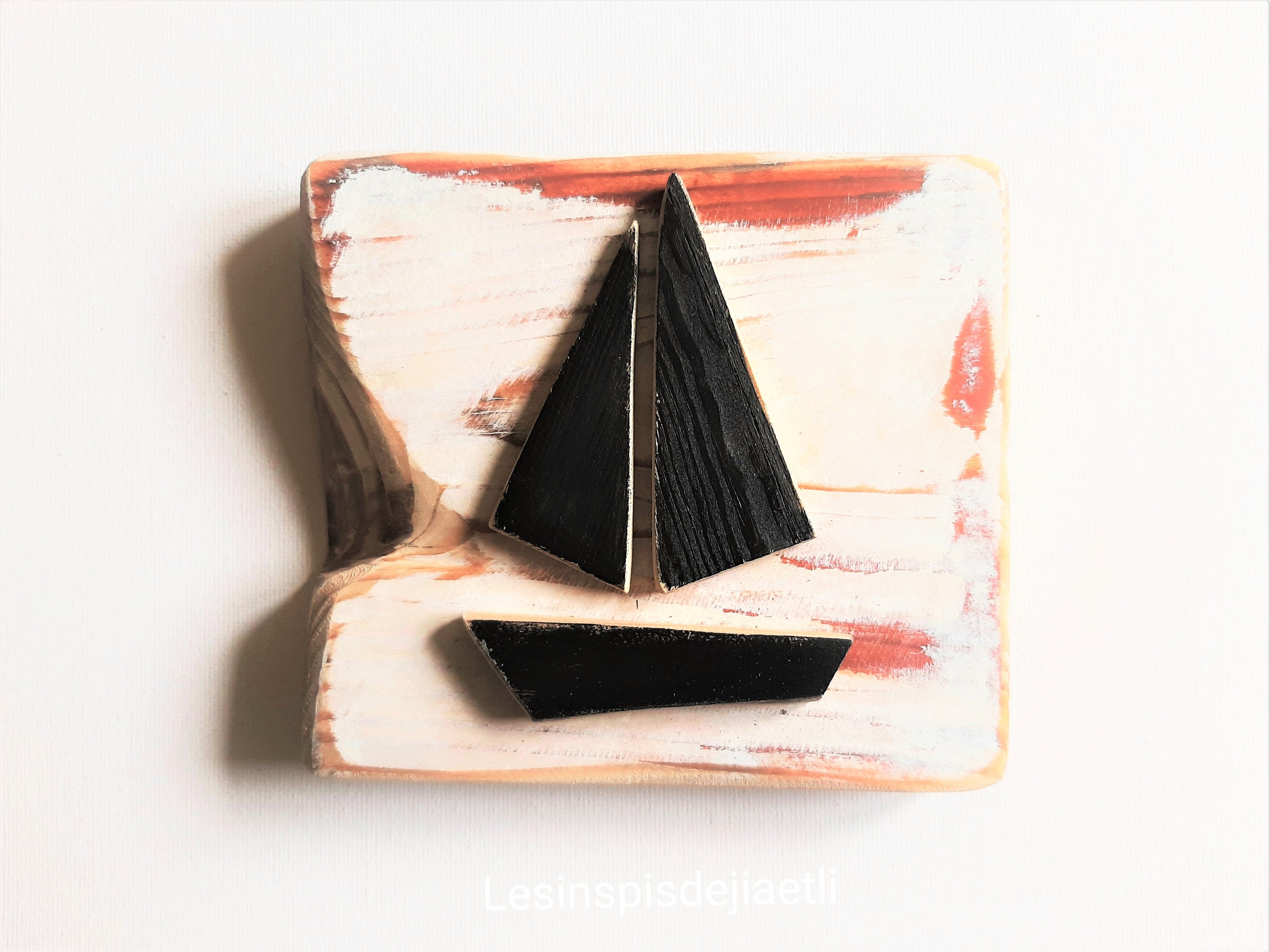 Petit Tableau en Bois Recyclé, Vieilli, Voilier Noir , Décoration Bord de Mer Respectueuse L'environ