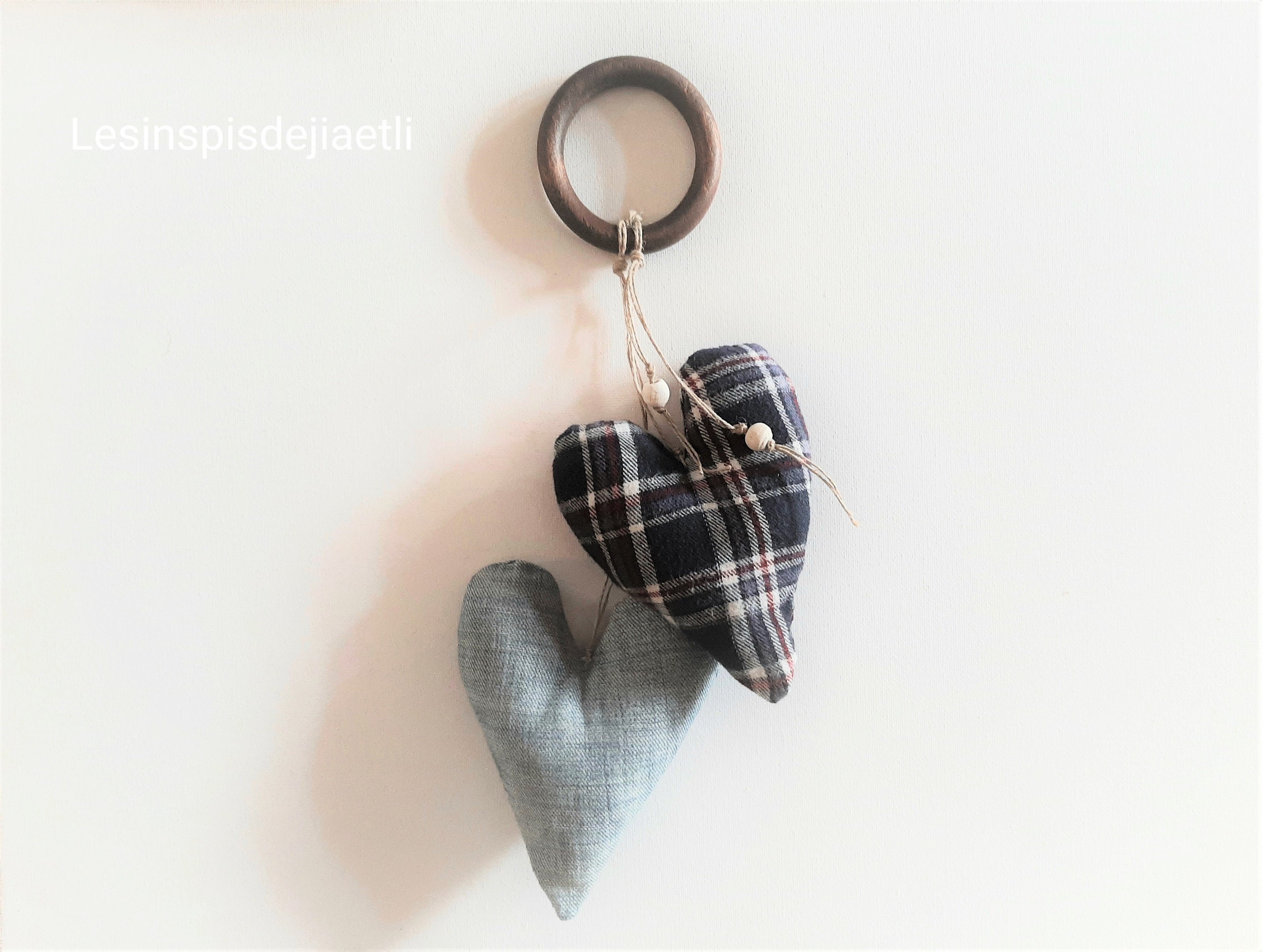 Cœur, Décoration Murale Romantique en Bois et Tissu Recyclé. Cadeau Fabrication Française.