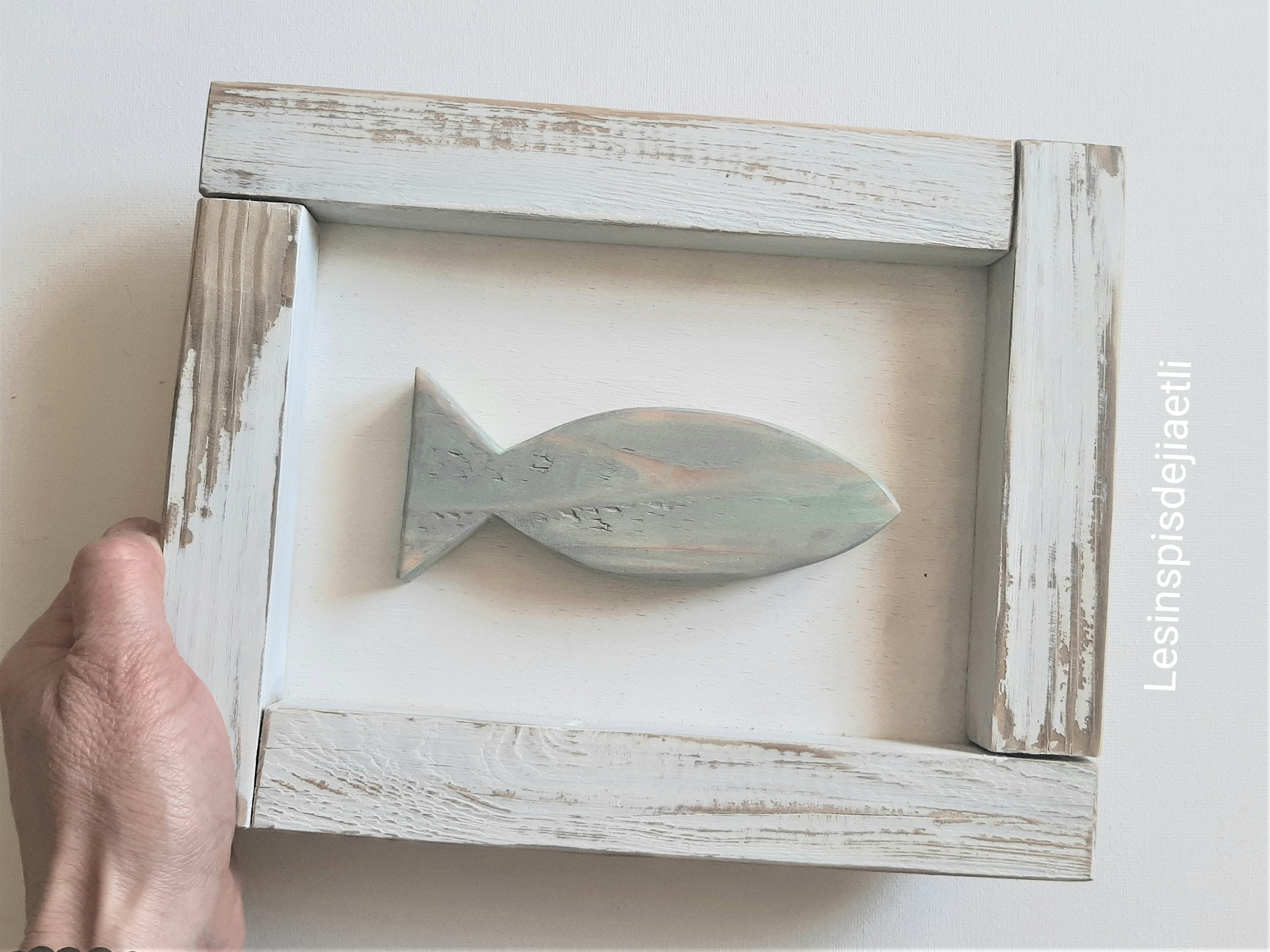 Tableau en Bois Style Bord de Mer Blanc et Gris Vert d'eau Vieilli, Poisson, Décoration Murale Nauti