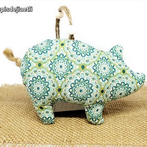 Petit cochon en tissu à suspendre, décoration ferme, nature. Animal en tissu. image 4