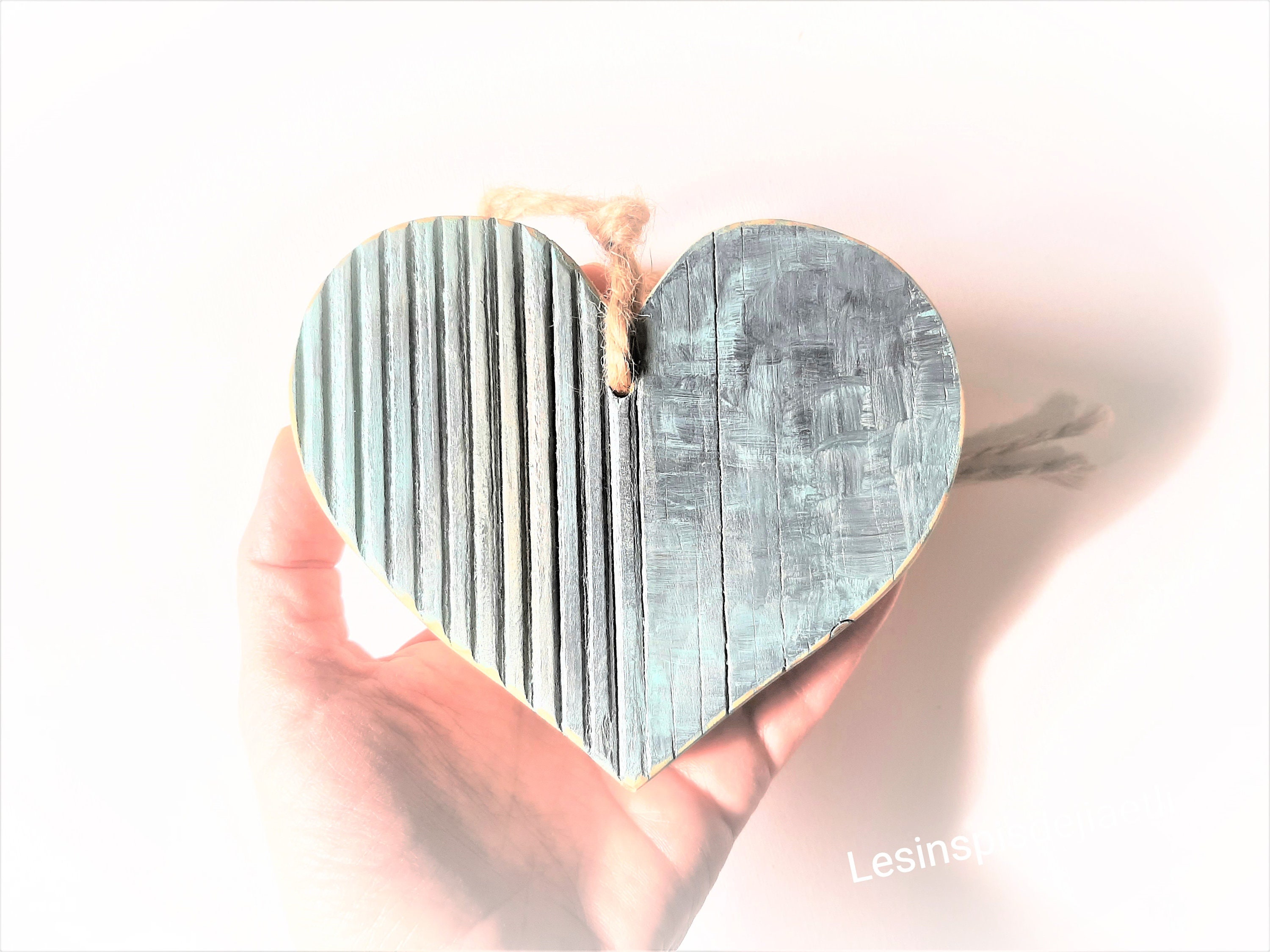 Coeur en Bois à Suspendre, Couleur Vert d'eau Grisé. Cadeau Romantique. Décoration Murale Coeur.