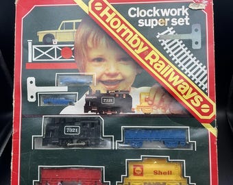 Vagón de ferrocarril vintage Hornby R 533 con mecanismo de relojería, caja original en funcionamiento.