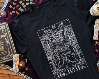 Camiseta con estampado artístico de la carta del Tarot de los amantes, parca, ropa gótica pagana de brujas, regalo de brujería para mujeres de talla grande, regalos góticos