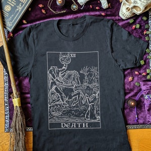 Camisa de cartas de tarô da morte Cavaleiro sem cabeça A lenda do sonolento oco Halloween Camiseta Gótica Camiseta de terror Goth Oculto Unissex Vestuário