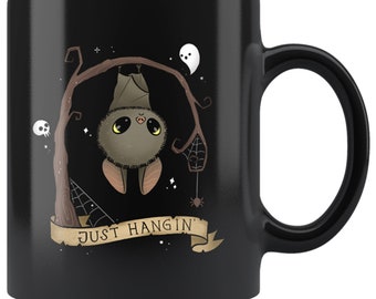 Just Hangin Mug noir Mug Halloween Mug Halloween mignon Mugs Halloween drôles Mug effrayant Mug animal mignon Cadeaux gothiques mignons pour elle