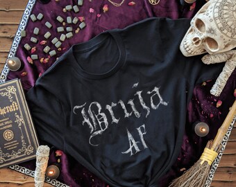 Camisa Bruja AF / Regalo para mujeres de ropa de bruja / Regalos de chicas latinas / Camiseta mexicana / Camisetas de brujería / Camisa chicana power de Halloween