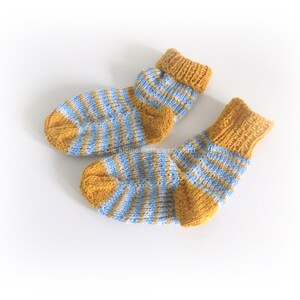 Babysocken gestrickt Größe 17/18 gestreift hellblau grau gelb Bild 4