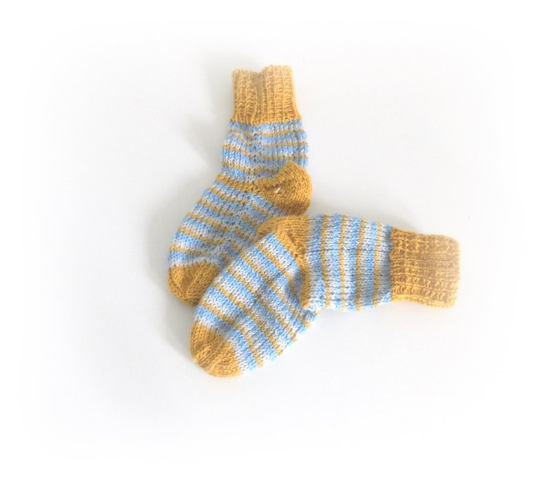 Babysocken gestrickt Größe 17/18 gestreift hellblau grau gelb Bild 5