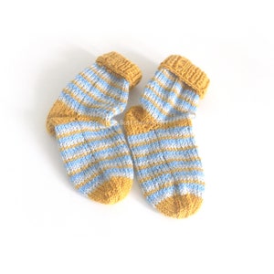 Babysocken gestrickt Größe 17/18 gestreift hellblau grau gelb Bild 2