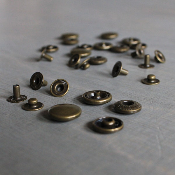 Pack of 10 push buttons | antique brass