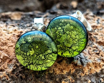 Round, peridot-green Murano glass stud earrings with 925 sterling silver earwires, nickel-free. Handmade statement earrings.
