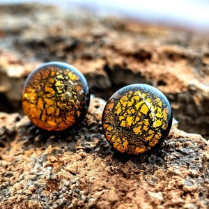 Round Murano glass stud earrings, cognac gold, 925 sterling silver earwires, nickel-free. Handmade statement earrings.