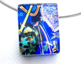 Necklace with pendant made of dichroic glass C-07