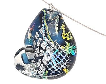 Necklace with pendant made of dichroic glass T09