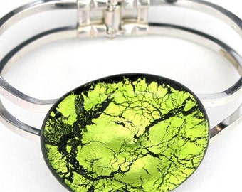 Murano glass cuff in peridot