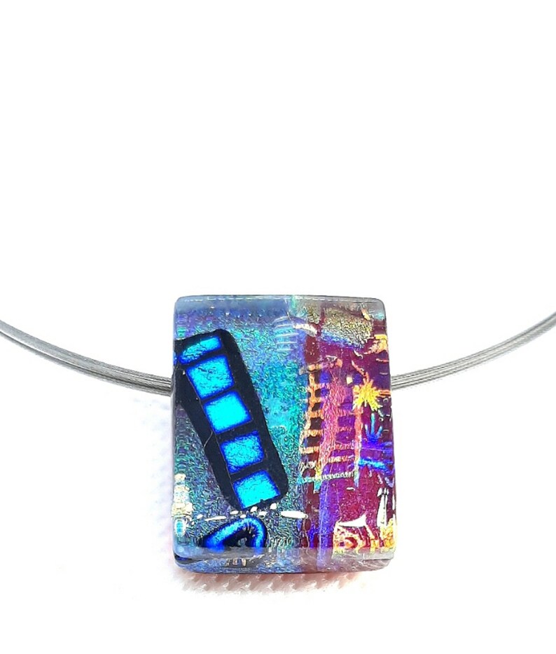 Halskette mit Anh\u00e4nger aus Dichroic Glas C-01