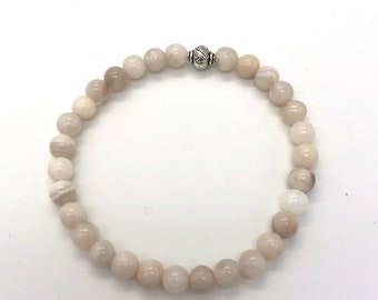 White Agate Stone Beaded Bracelet; White Beaded Bracelet; White Agate Stone Stretch Bracelet; Cute White Bracelet; Gifts for Her
