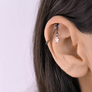 Verborgen helix hanger sterketting, helix piercingketting, helix piercing maan, kraakbeenketting maan, verticale helix, verborgen helix sieraden