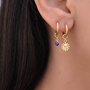 Aros de sol Huggie desiguales, pendientes Huggie con dijes, juego de pendientes de aro con dijes, pequeños pendientes de aro con colgante de ojo malvado, juego de pendientes Huggie