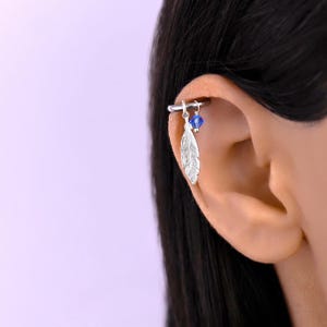Helix hoepel met charme, helixoorbel, helix piercing bedel hoepel, veren helix oorbel, kraakbeen oorbel, Helix Huggie oorbel