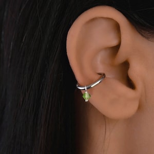 Argola de cristal de concha delicada, brinco de concha, argola de piercing de concha, brinco de argola de cartilagem, miçanga verde de concha, concha de aço cirúrgico, joias de concha
