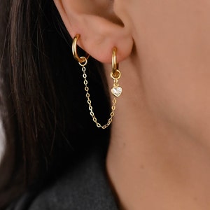 Set di orecchini a catena a cuore doppio cerchio, orecchino doppio piercing, doppio piercing a catena d'oro, orecchino a catena collegato