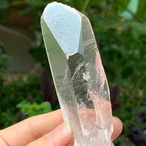 Naturlig upplösningskristall/Klar lemurisk kvarts/Fönsterkristall/Fönsterkristall/Meditation/Reiki/114 g/111 * 32 * 24 mm