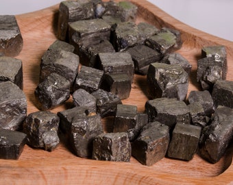 Venta al por mayor de calcopirita cruda piedra natural en bruto Puntos sueltos / cuentas para joyería Hacer-Decorar-Regalo para ella / Él / Sin perforar