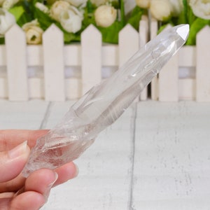 Graine lémurienne naturelle Muzo Habit Quartz Point/Laser Quartz Crystal Wand/Non coupé artificiellement/Méditation/haute transparence 127*21*20mm 57g